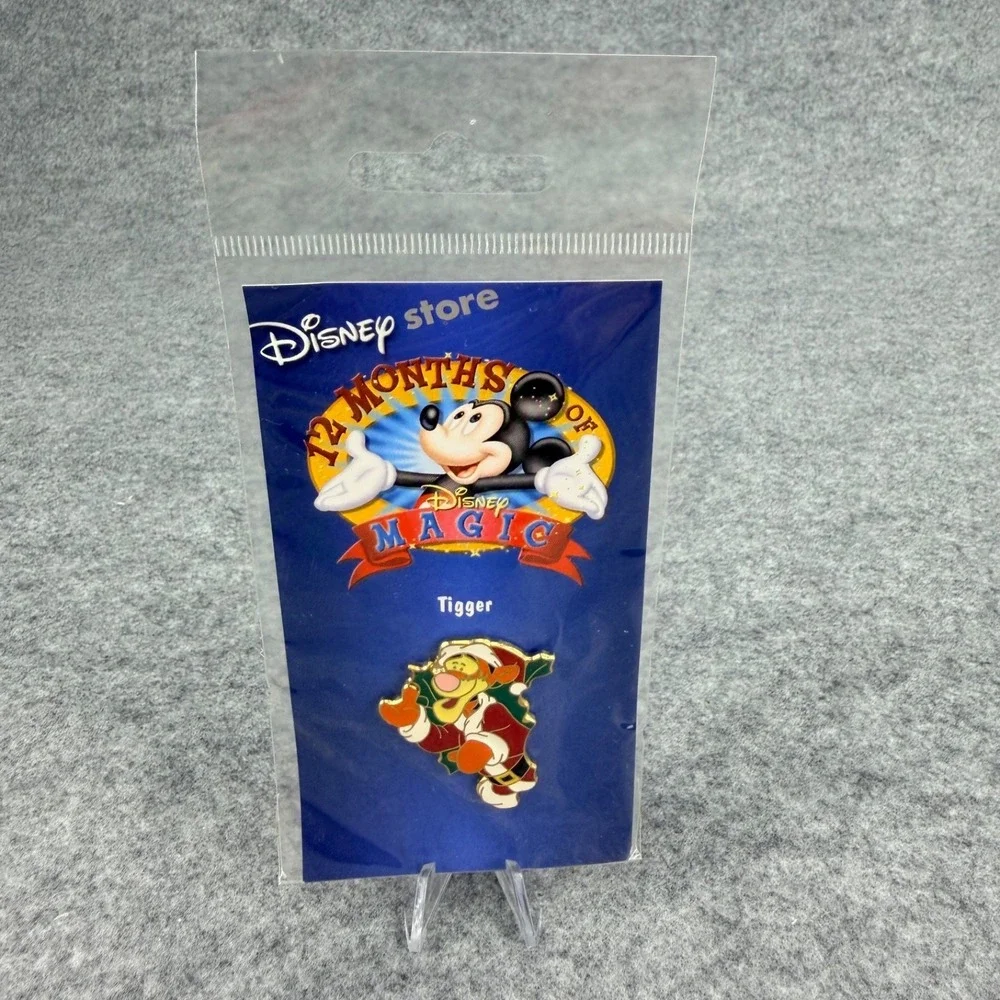 Disney Store 12 Months of Magic Tigger Christmas Holiday Santa Pin NEW 2002